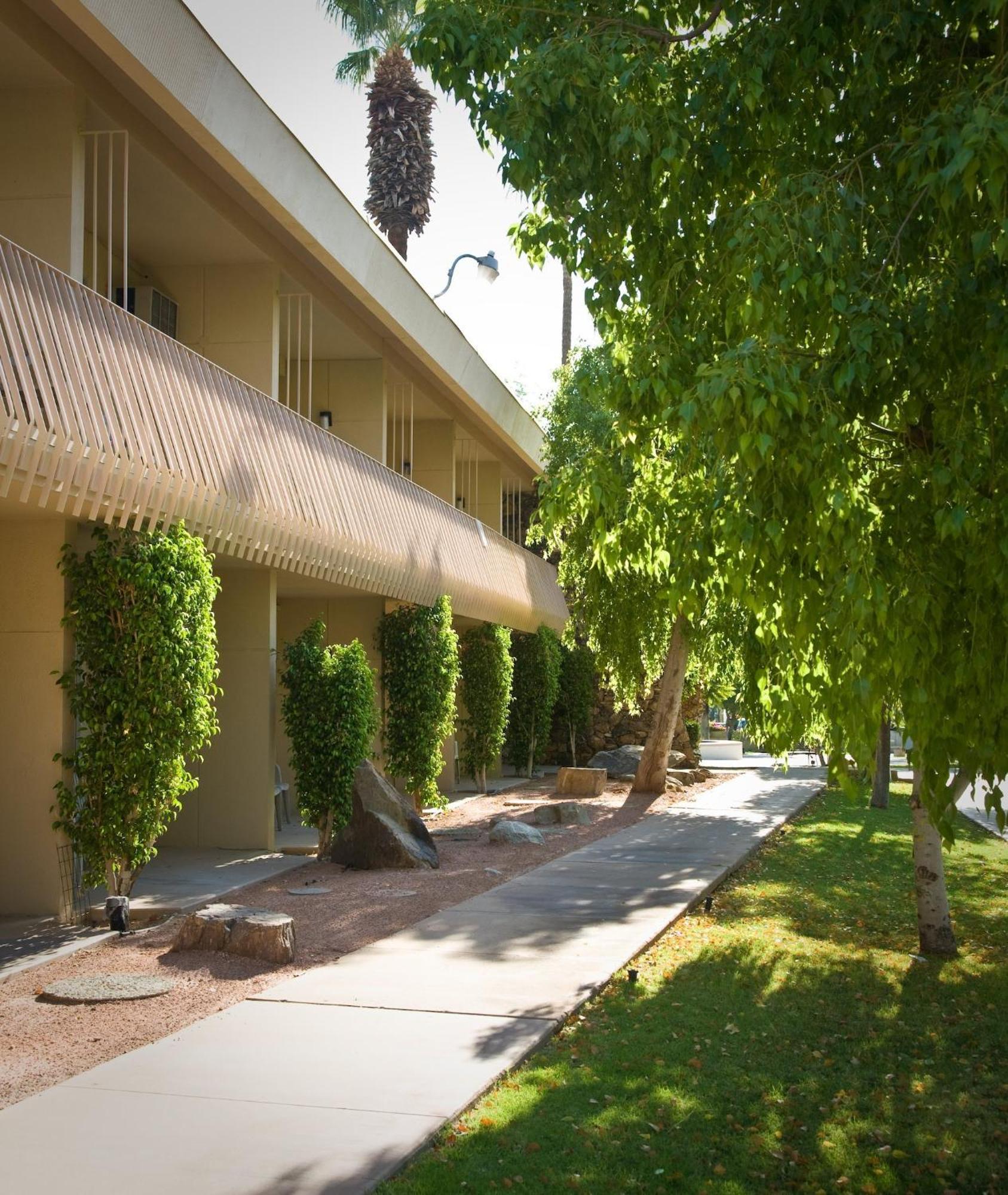 Days Inn By Wyndham Palm Springs Extérieur photo